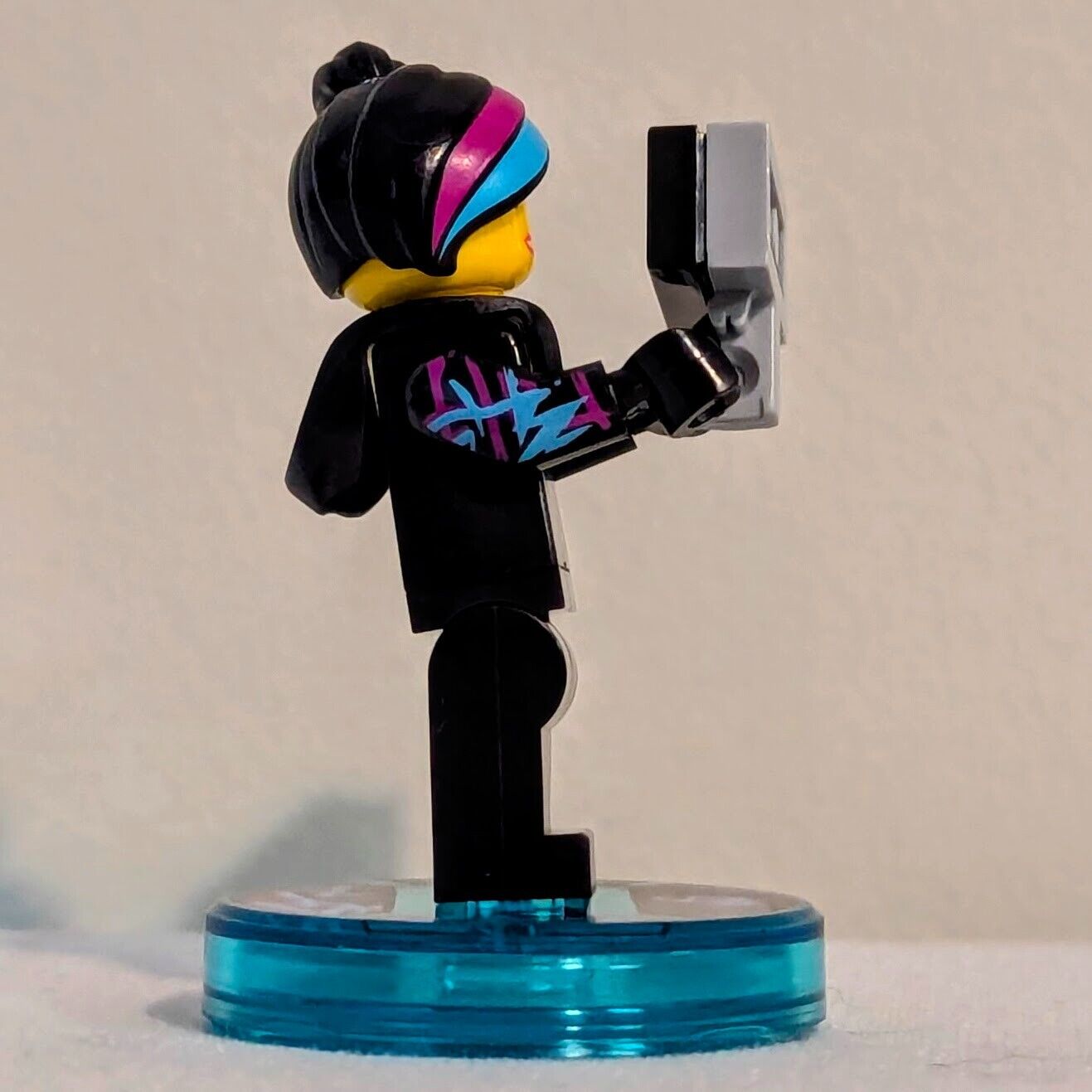 LEGO Dimensions The Lego Movie Wildstyle Lucy Minifigure & Tag Base Disc