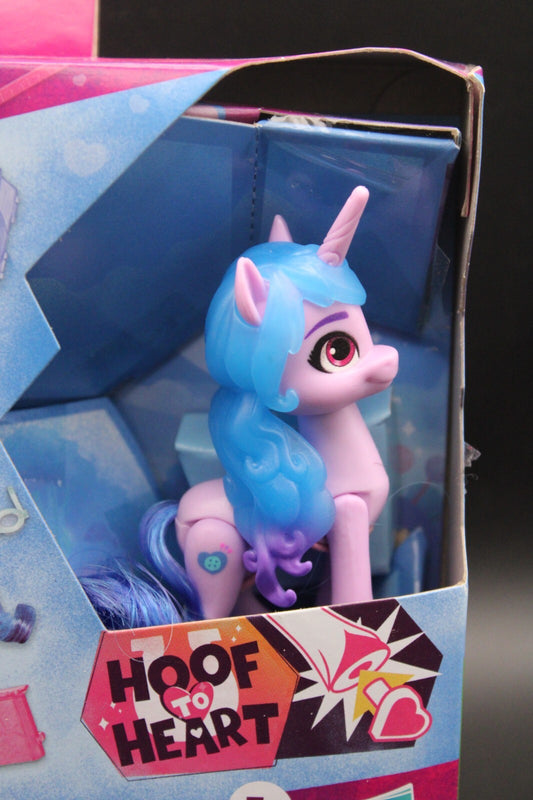 My Little Pony Cutie Mark Magic - Izzy Moonbow Figure w/ 16 Accessories