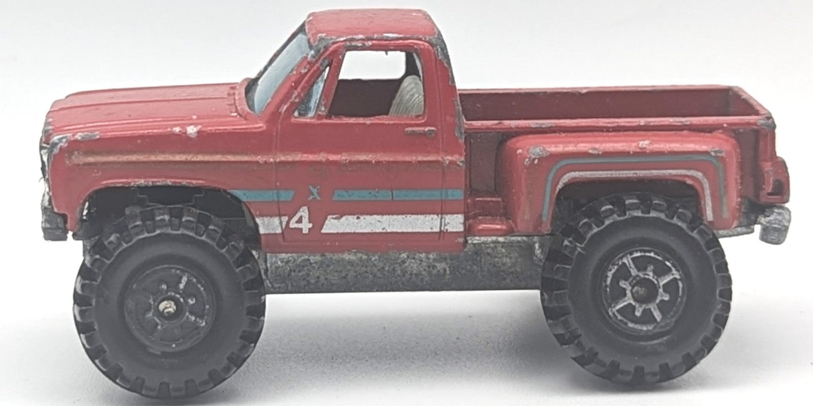 1/64 Scale 1979 Chevy Stepside 4x4 Pickup Truck Diecast Vehicle - Yatming 1091