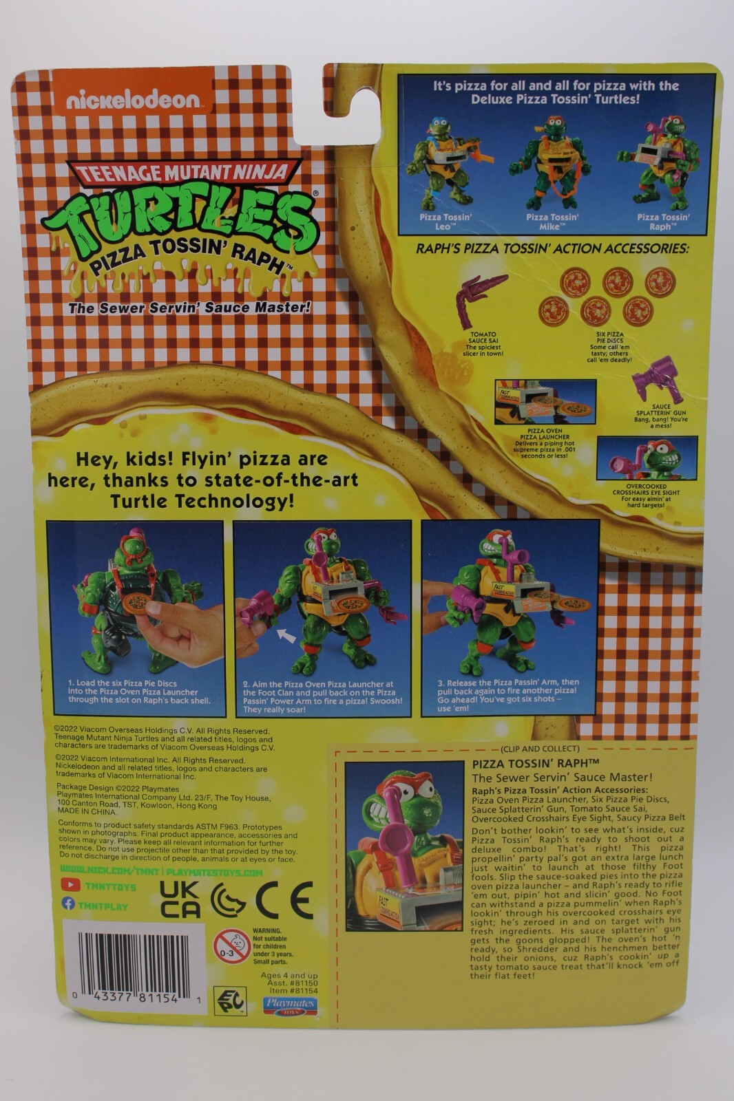 Teenage Mutant Ninja Turtles Pizza Tossin' Raph Action Figure (Crease on Card)