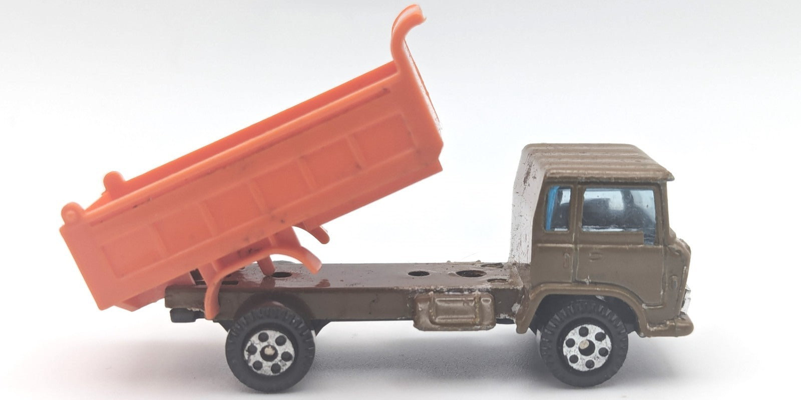 Yat Ming Cabover Lorry Dump Truck Tipper Brown Cab & Orange Bed - ~1:64