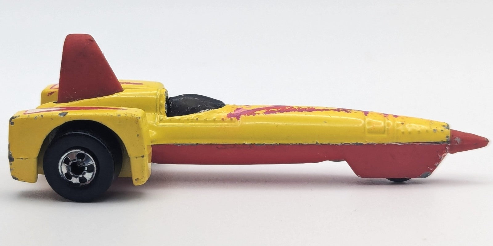 1988 Vintage Diecast Mattel Hot Wheels Tricar X8 Red/Yellow Dragster Speed Racer