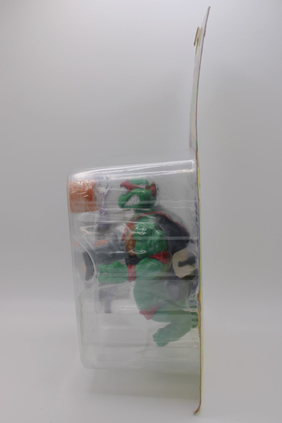 Teenage Mutant Ninja Turtles Pizza Tossin' Raph Action Figure (Crease on Card)
