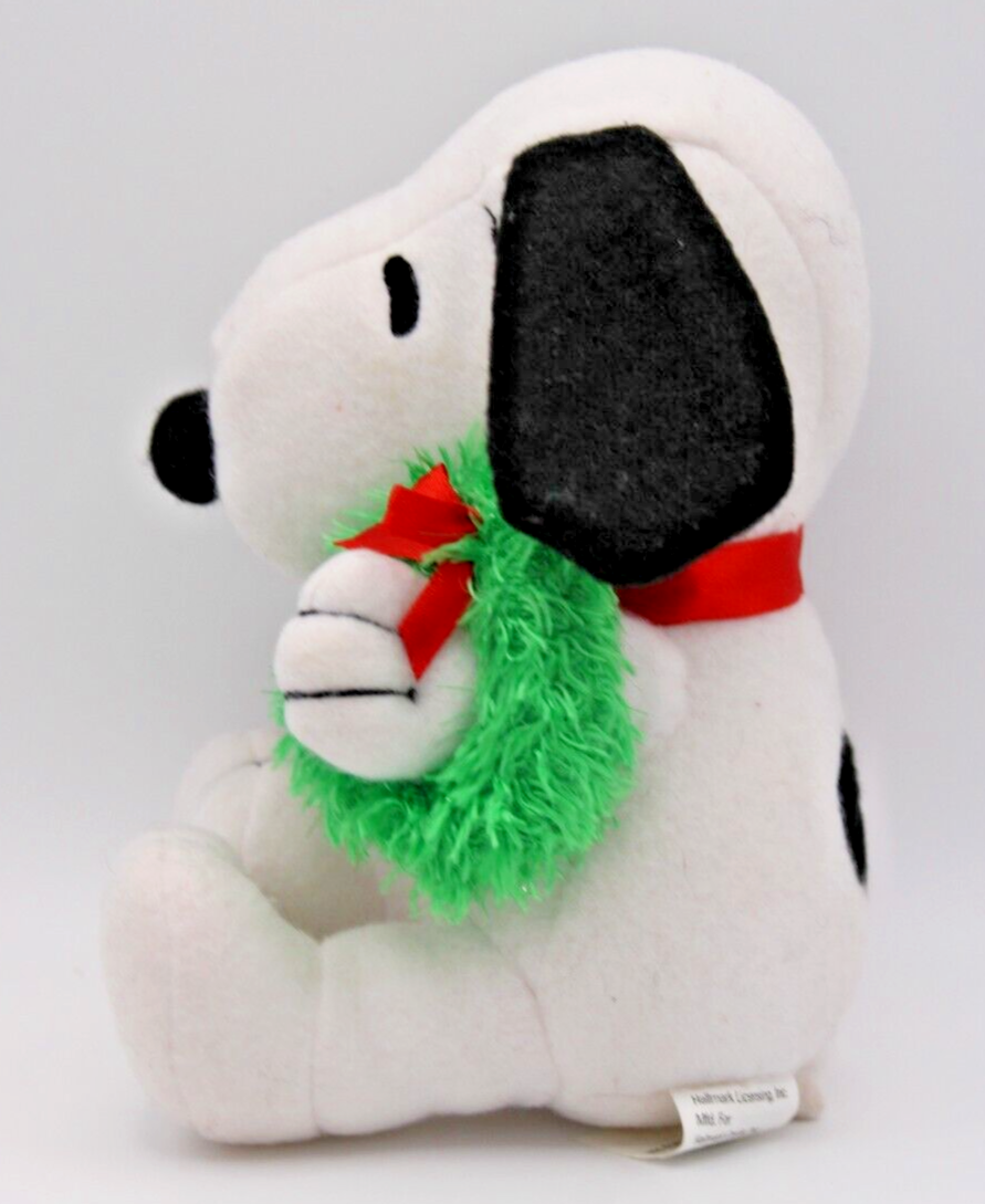 Peanuts Snoopy Christmas with Wreath 5 Inch Plush New with Tags Hallmark VHTF