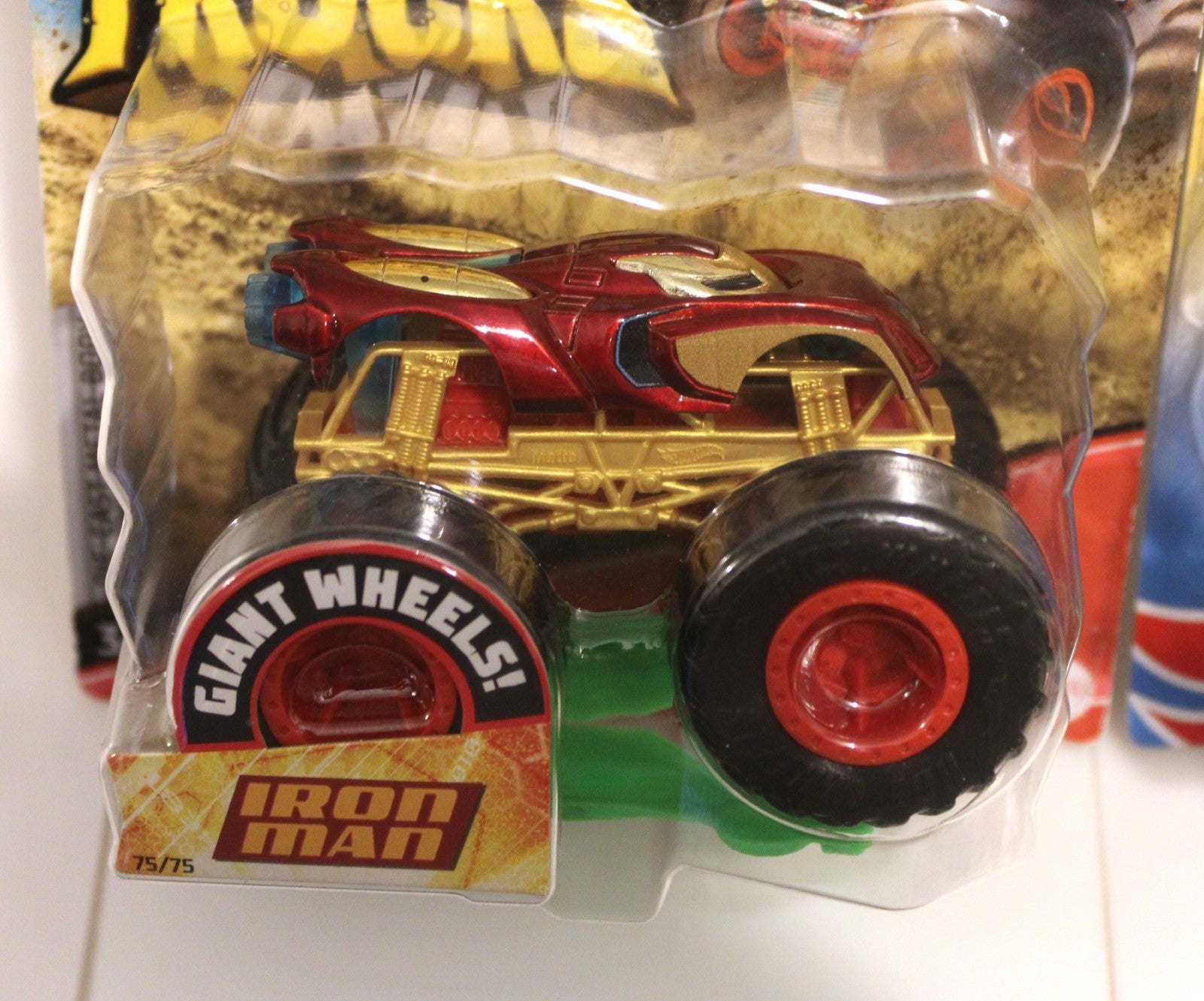 Hot Wheels Monster Trucks - Iron Man & Thanos (with Crushable Cars) - Marvel