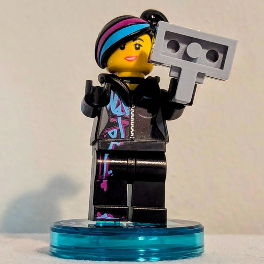 LEGO Dimensions The Lego Movie Wildstyle Lucy Minifigure & Tag Base Disc