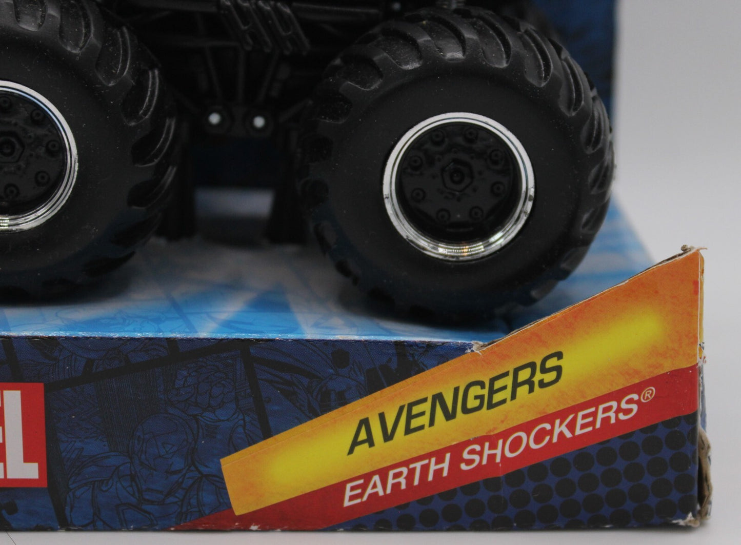 Marvel Avengers Earth Shockers GM Jeep Die-Cast Monster Truck Pull-Back Power