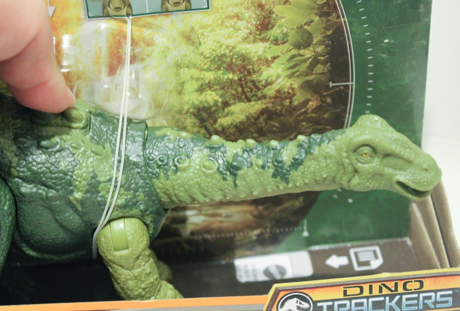 Jurassic World (Park) Dino Trackers Wild Roar Nigersaurus Action Figure