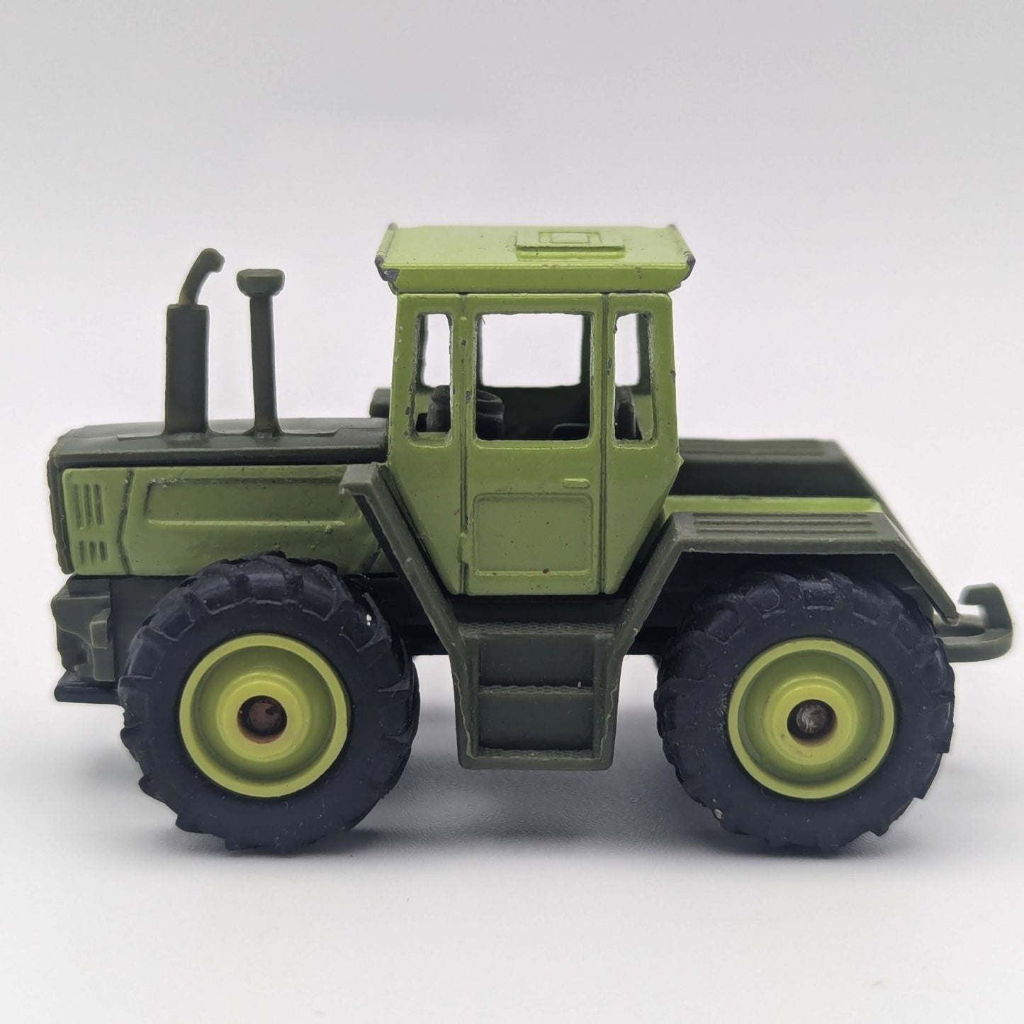 1990 Matchbox Power Tractor MB-Trac 1600 Turbo 1:77 Scale Green Mercedes Benz