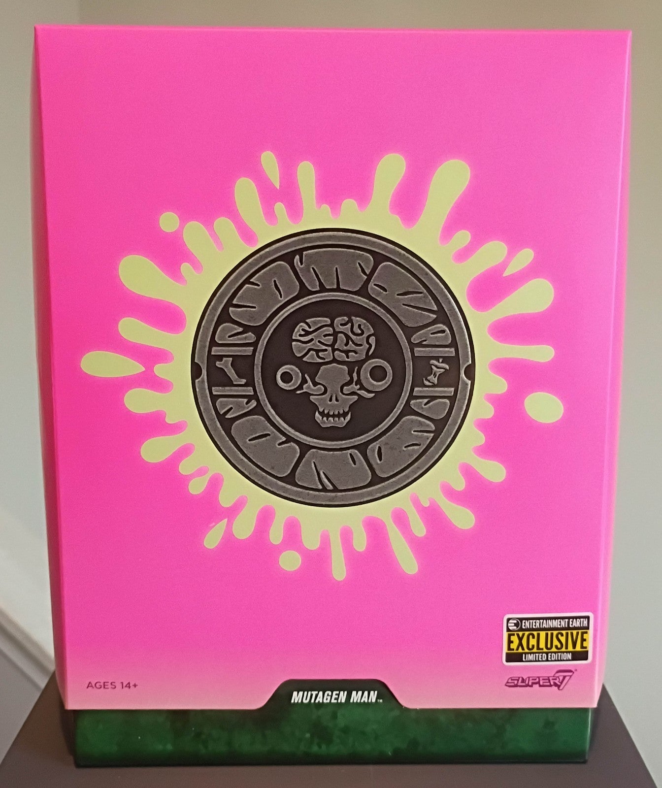 Teenage Mutant Ninja Turtles Ultimates! Glow-In-The-Dark Mutagen Man 7-Inch Fig