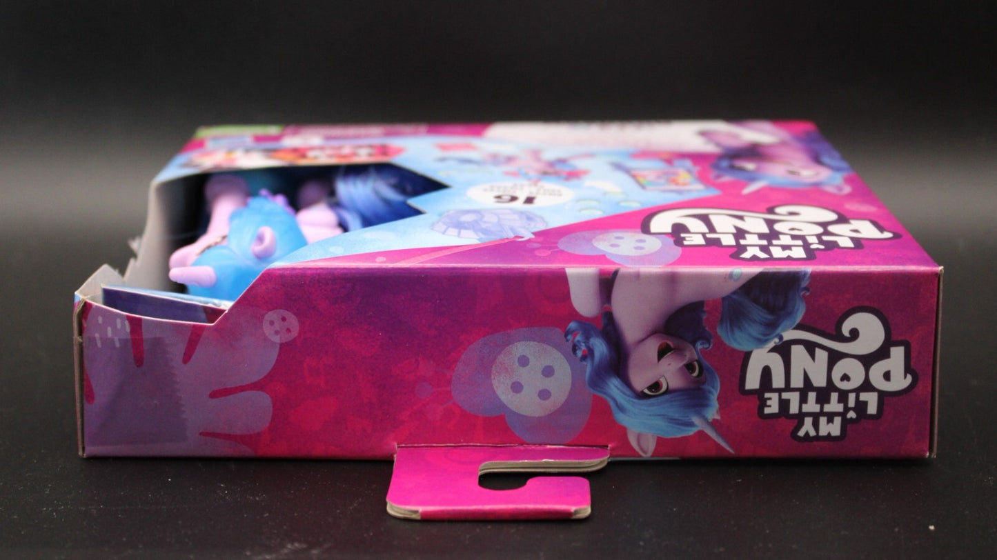 My Little Pony Cutie Mark Magic - Izzy Moonbow Figure w/ 16 Accessories