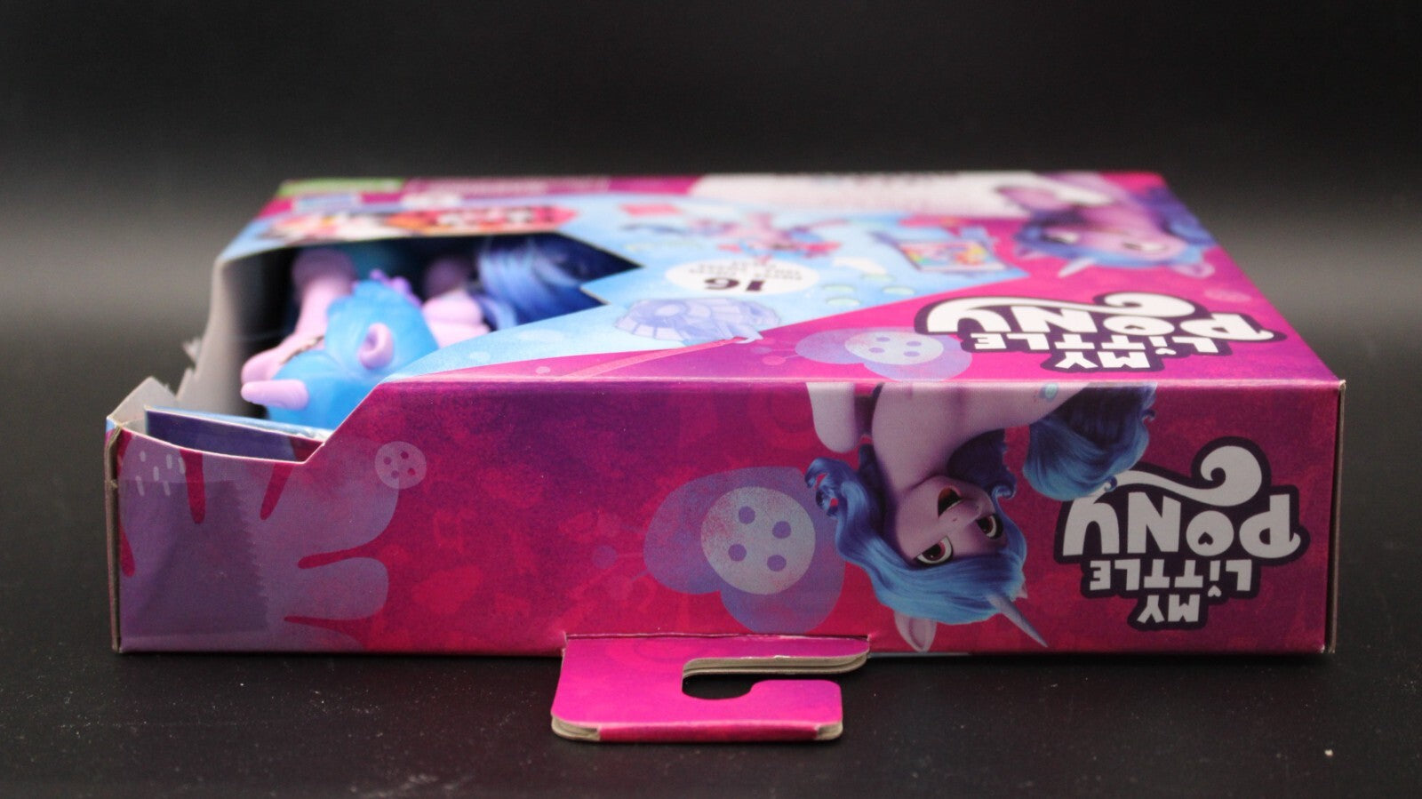 My Little Pony Cutie Mark Magic - Izzy Moonbow Figure w/ 16 Accessories