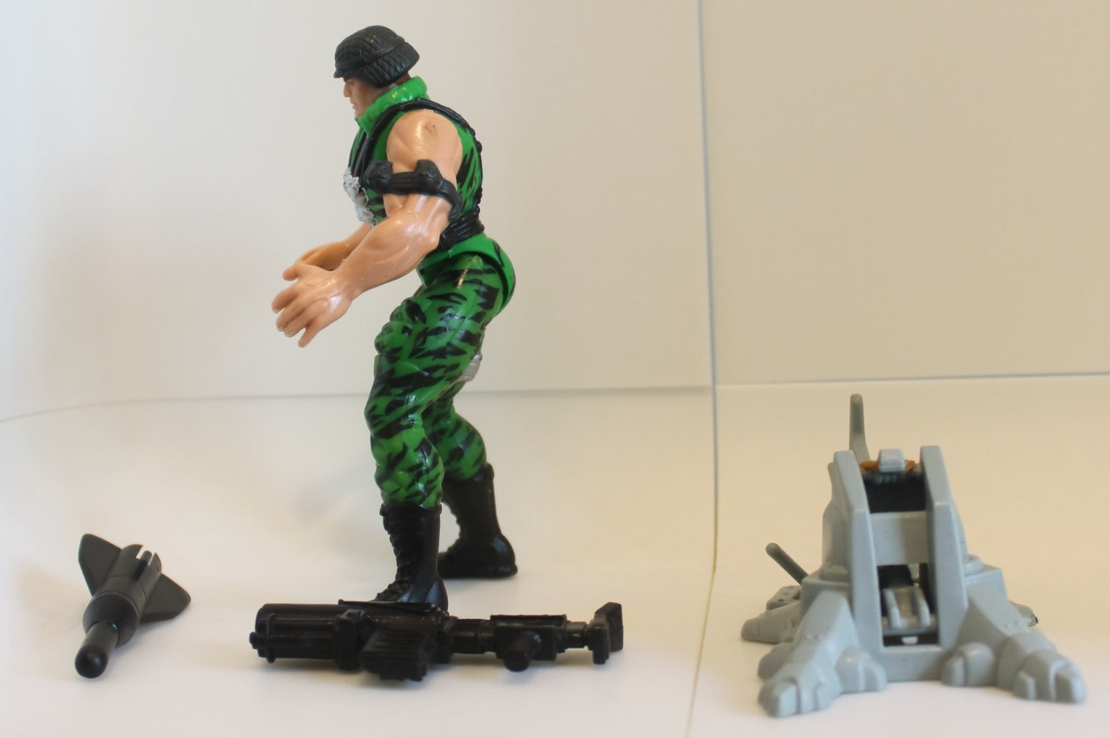 GI Joe Extreme Sgt. Savage Hasbro Vintage 1996 with Power Launch Catapult