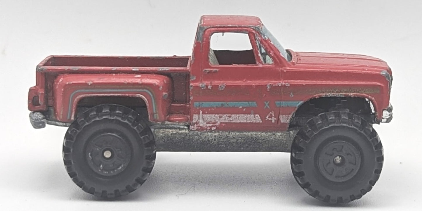 1/64 Scale 1979 Chevy Stepside 4x4 Pickup Truck Diecast Vehicle - Yatming 1091