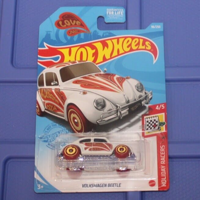 Hot Wheels White Volkswagen Beetle 1:64 Diecast Holiday Racers 4/5 New 2020