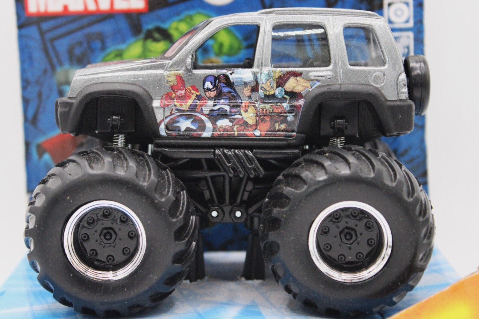 Marvel Avengers Earth Shockers GM Jeep Die-Cast Monster Truck Pull-Back Power