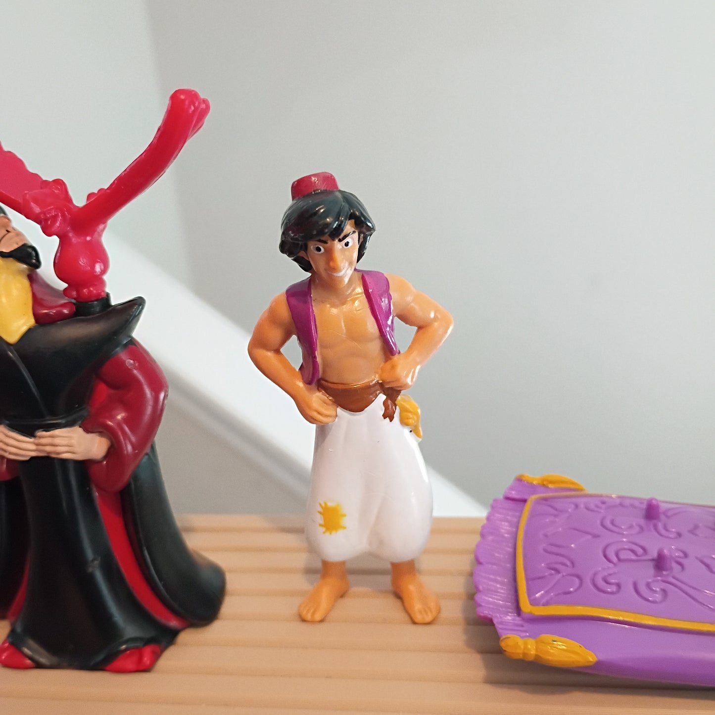 Vintage Lot Aladdin Figurine Jafar and Flying Carpet Toy - Kid's Meals Toys