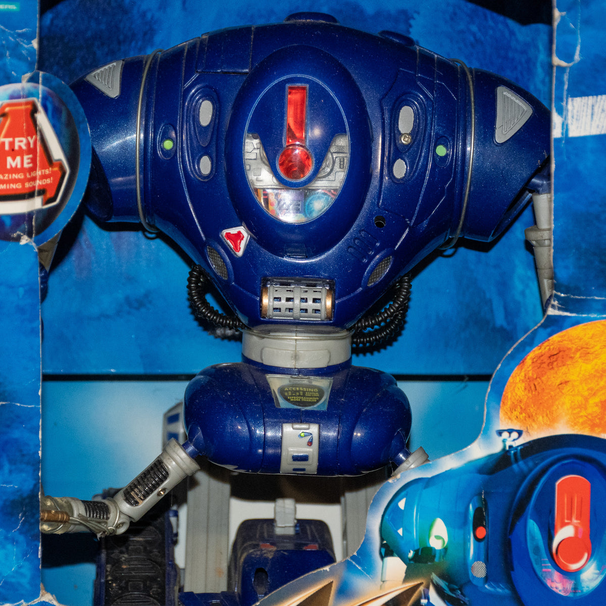 Lost In Space Robot with Lights and Battle Sounds 1997 Trendmasters