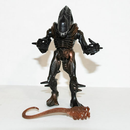 Vintage 1992 Kenner Fox Alien Scorpion Xenomorph Action Figure (Exploding) w/ Bronze Facehugger Accessories