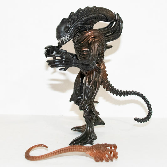 Vintage 1992 Kenner Fox Alien Scorpion Xenomorph Action Figure (Exploding) w/ Bronze Facehugger Accessories
