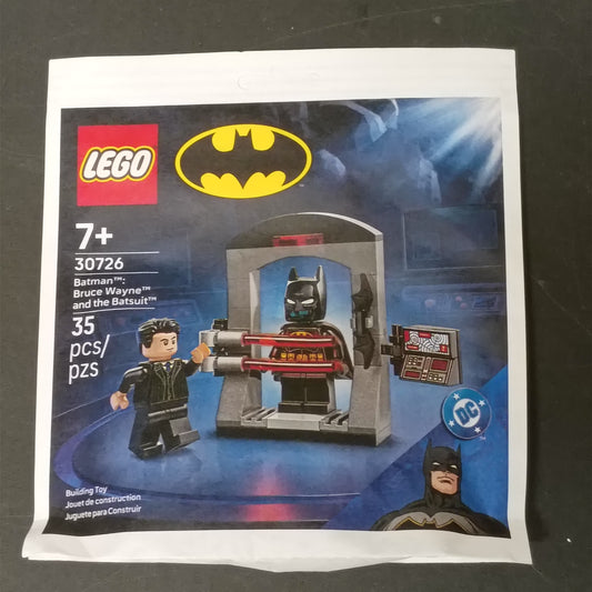 LEGO DC Batman Bruce Wayne and the Batsuit (30726) 2 Minifigures Batcave