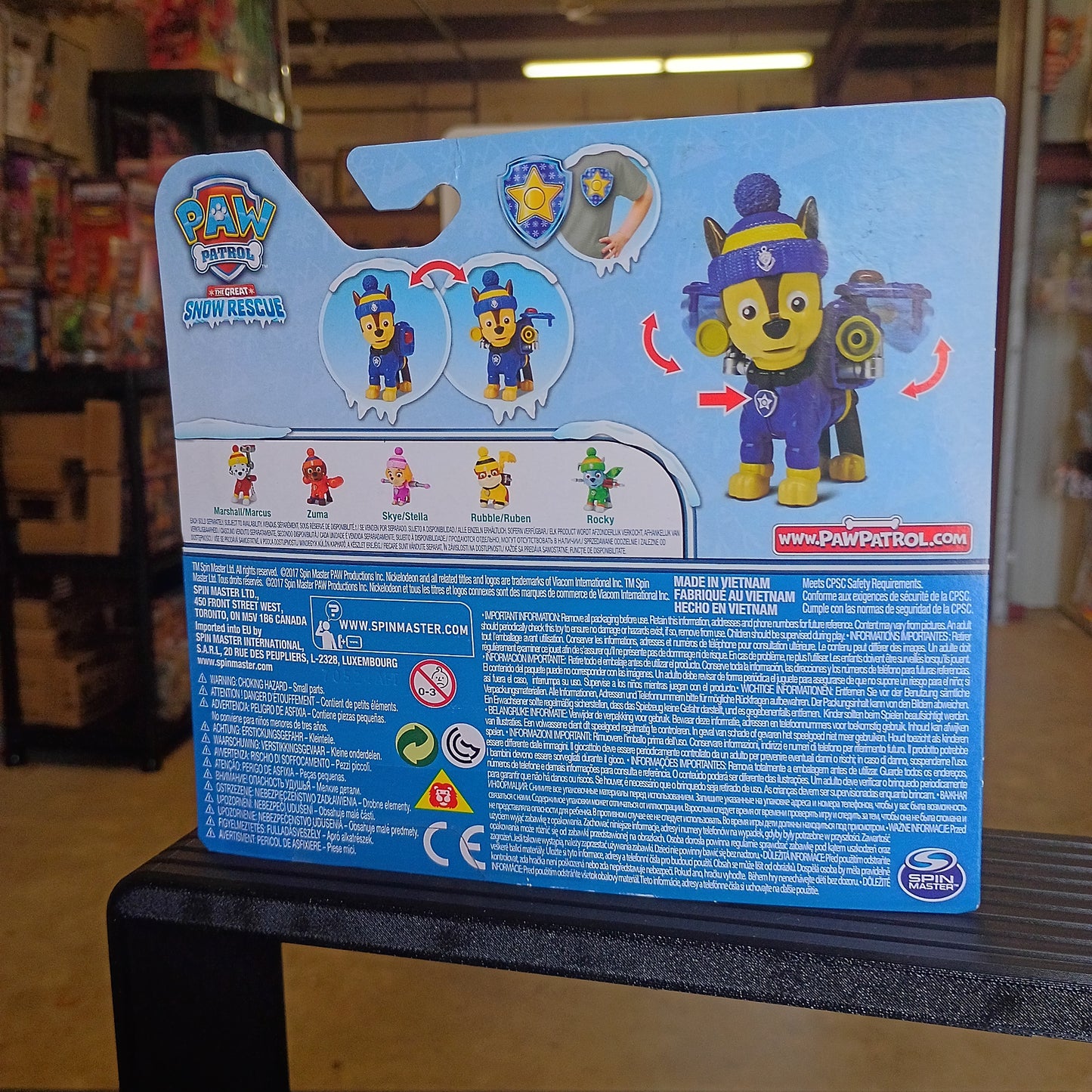 Paw Patrol Chase Snow Rescue Transforming Figure and Badge Set